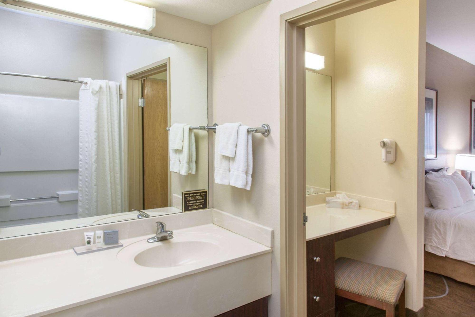 Hawthorn Extended Stay By Wyndham Bloomington Exterior photo