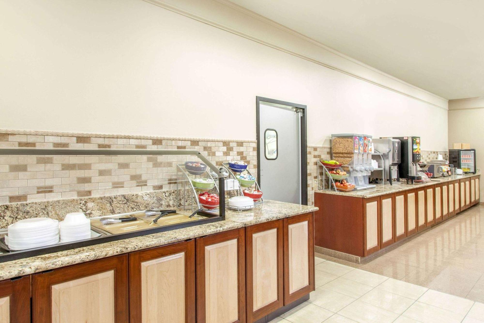 Hawthorn Extended Stay By Wyndham Bloomington Exterior photo