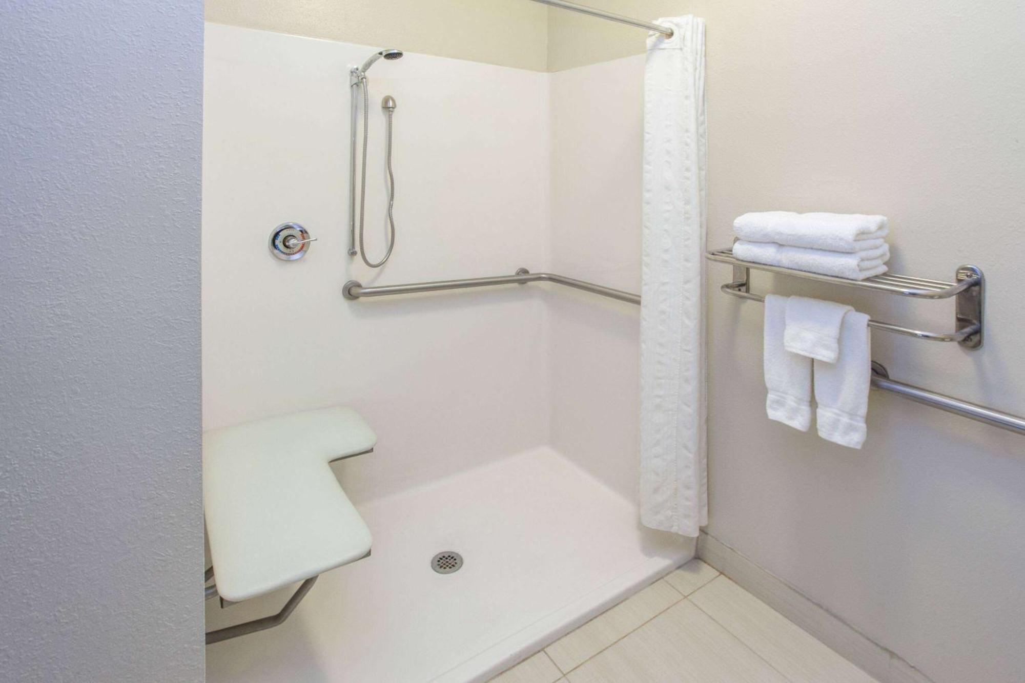 Hawthorn Extended Stay By Wyndham Bloomington Exterior photo